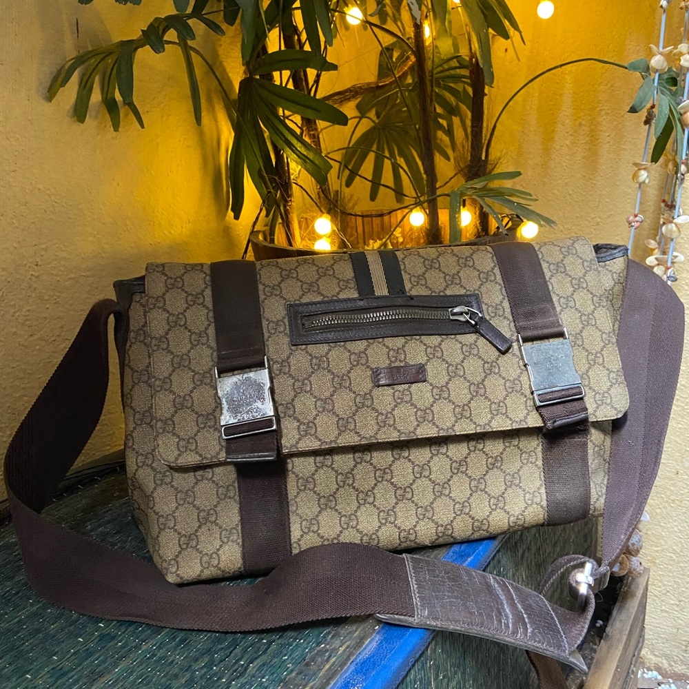 Gucci Messenger Bag - Picture 3 of 17